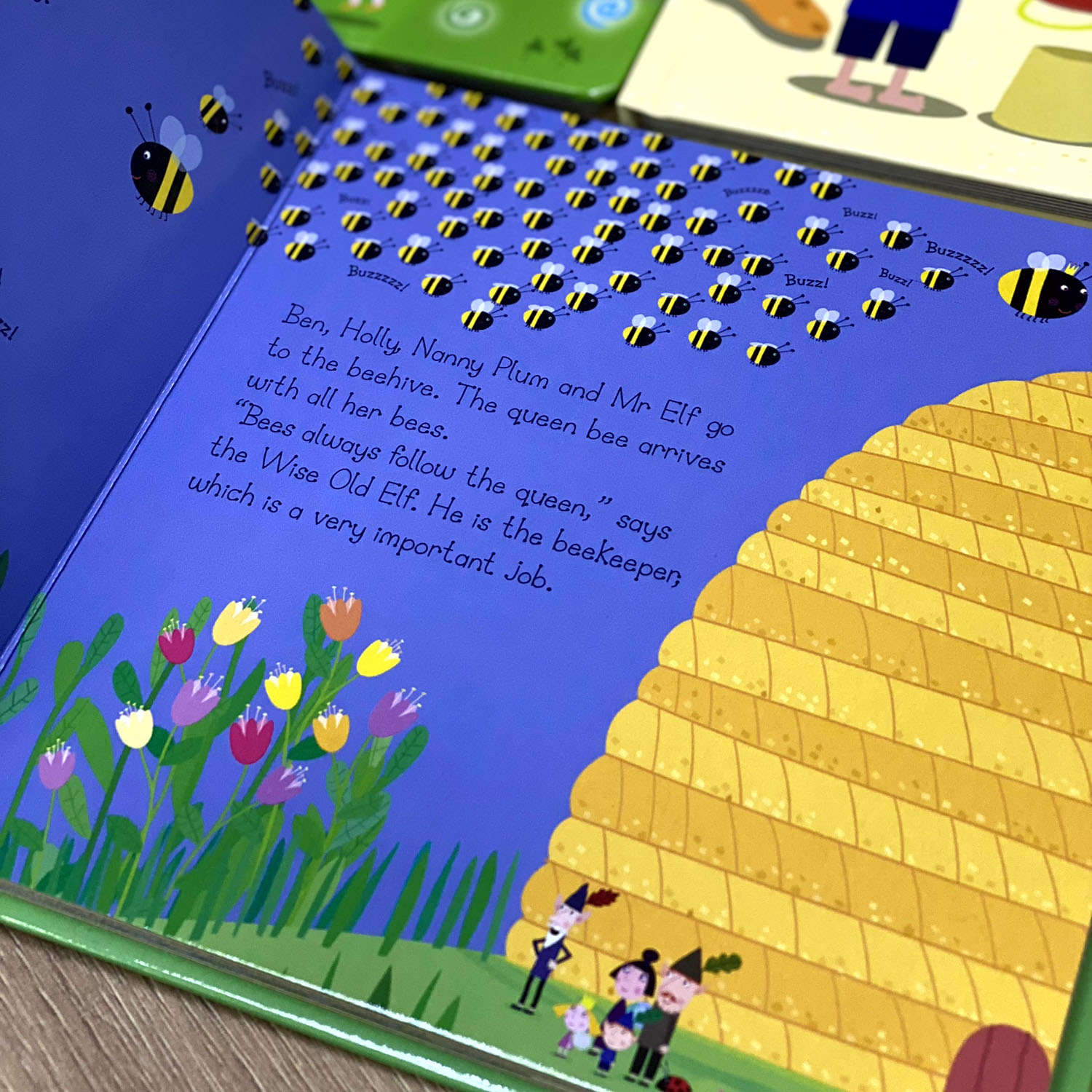 Книга Ben and Holly's Little Kingdom: Honey Bees